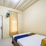 Spot On 93612 Kencana Homestay Syariah Near Masjid Al-Barokah Kanyuran